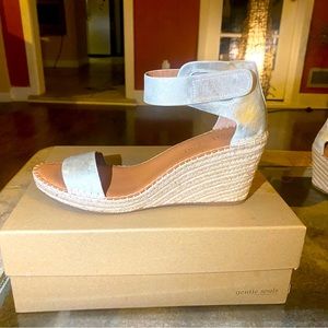 GENTLE SOULS KENNETH COLE “CHARLI ANKLE STRAP”